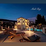 Mali Raj *