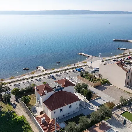 Mali Raj فيلة Kaštela