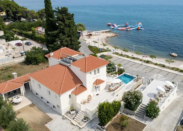 Mali Raj فيلة Kaštela