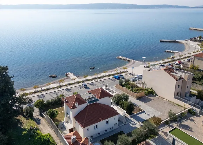 Mali Raj فيلة Kaštela